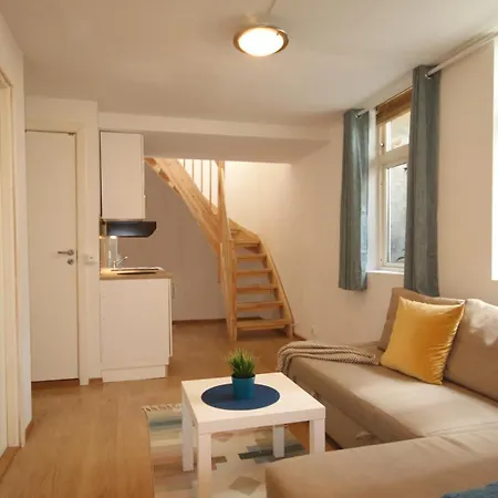 Super Cozy In Picturesque Neighborhood