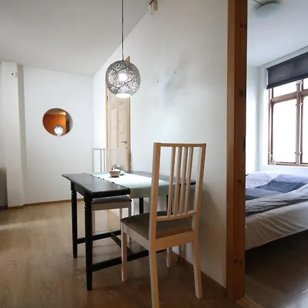 Super Cozy In Picturesque Neighborhood Apartment *